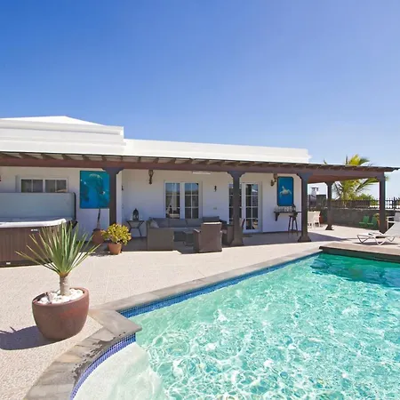 Traspies - 4 Bedroom Private Pool Plus Hot Tub Wifi 别墅