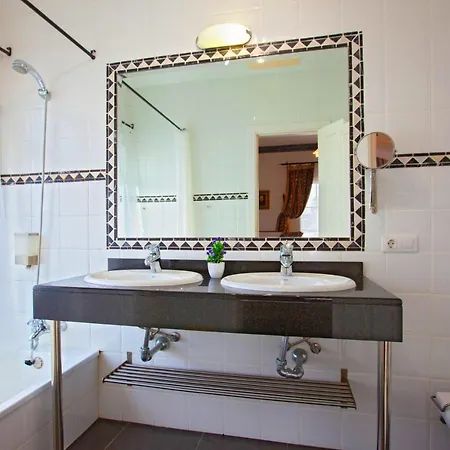 别墅 Traspies - 4 Bedroom Private Pool Plus Hot Tub Wifi 蒂亚斯