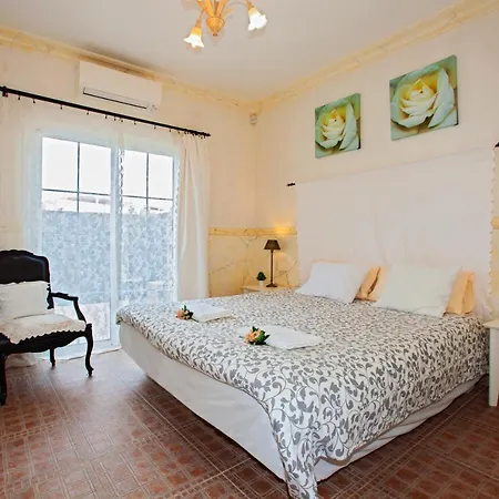 Villa Traspies - 4 Bedroom Private Pool Plus Hot Tub Wifi